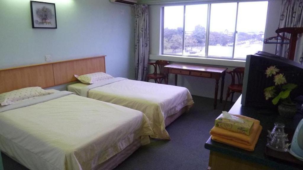Hotel Hung Hung Кучинг Экстерьер фото
